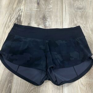 Lululemon Speed up shorts low rise 2.5 Camo size 4